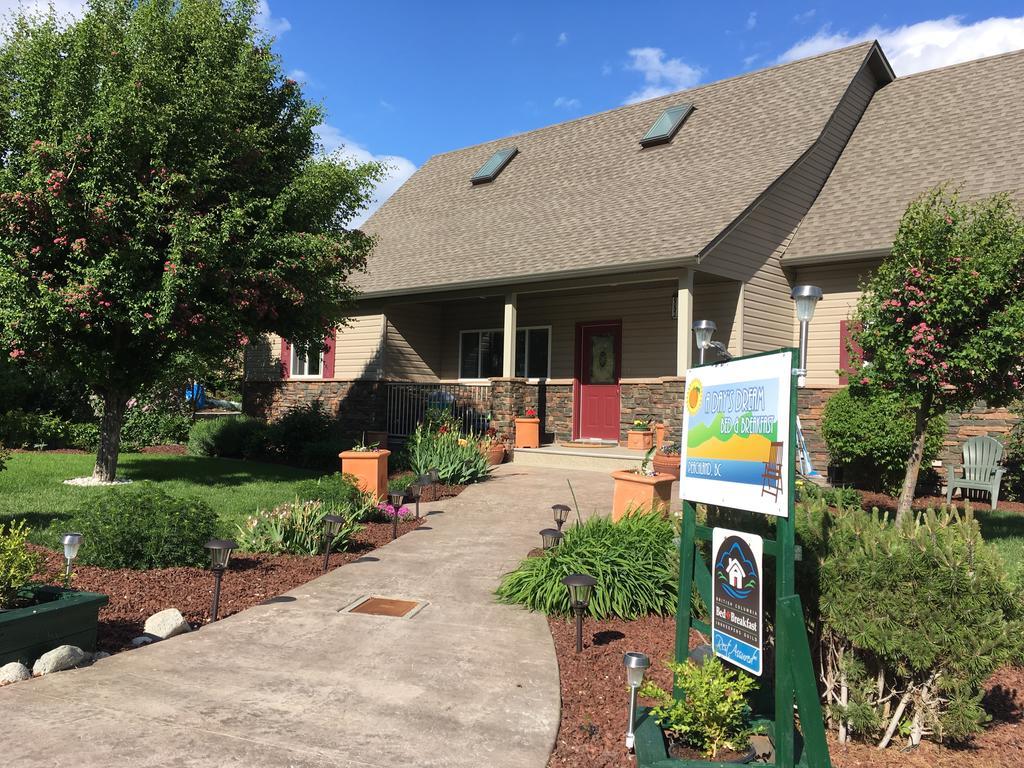 A Day'S Dream B&B Peachland Exterior photo
